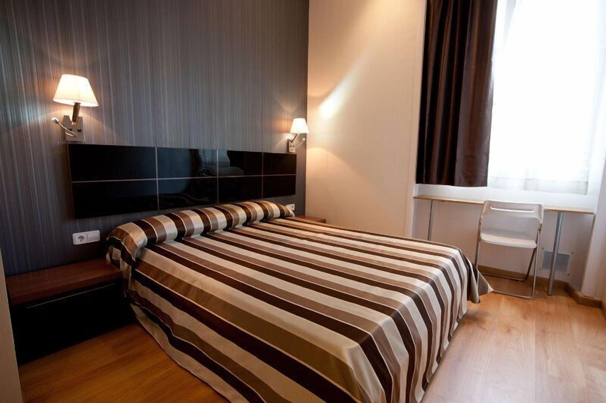 Hostal Bcn 46 Barselona Dış mekan fotoğraf