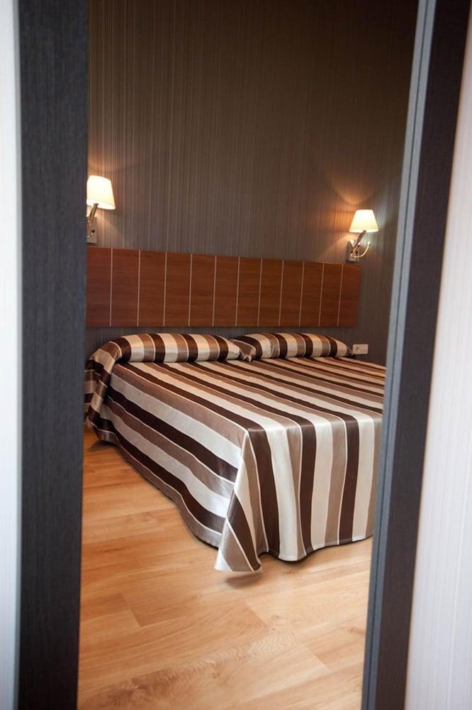 Hostal Bcn 46 Barselona Dış mekan fotoğraf