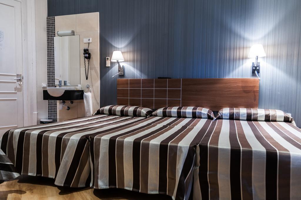 Hostal Bcn 46 Barselona Dış mekan fotoğraf