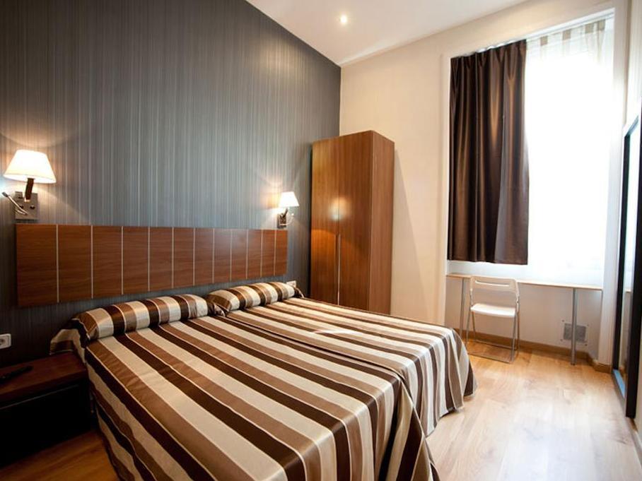 Hostal Bcn 46 Barselona Dış mekan fotoğraf